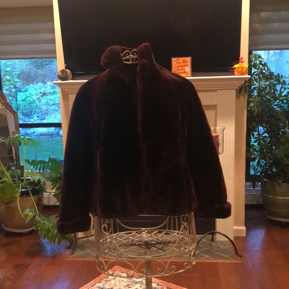 Vintage, Mouton fur coat. Runs small would probably fit extra small, size 2 to 4 - Picture 7 of 7